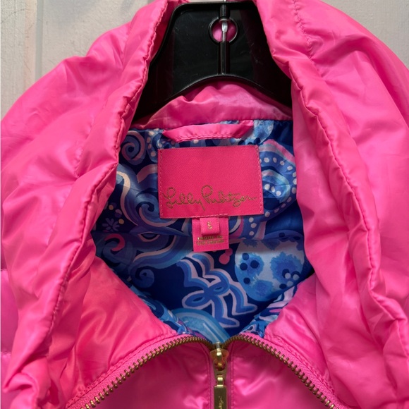 Lily Pulitzer Palm Paradise Puffer Vest in Prosecco Pink - Picture 2 of 3